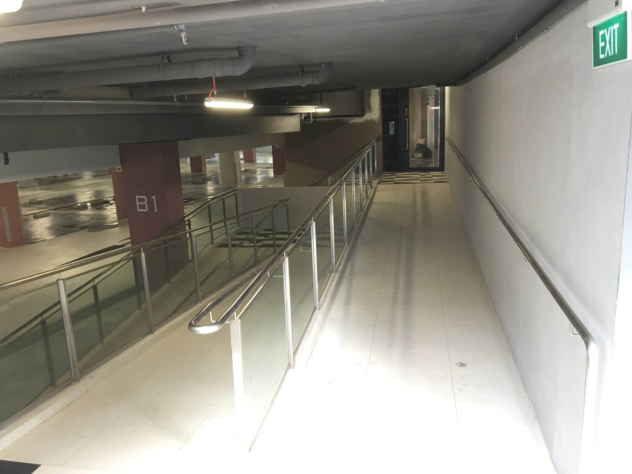 玻璃扶手